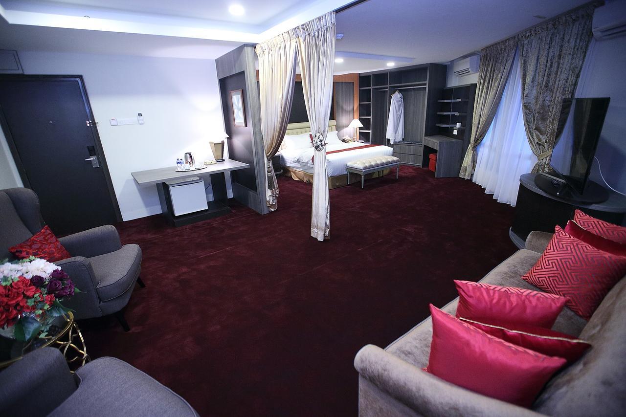 Al Khatiri Hotel Kubang Kerian Extérieur photo