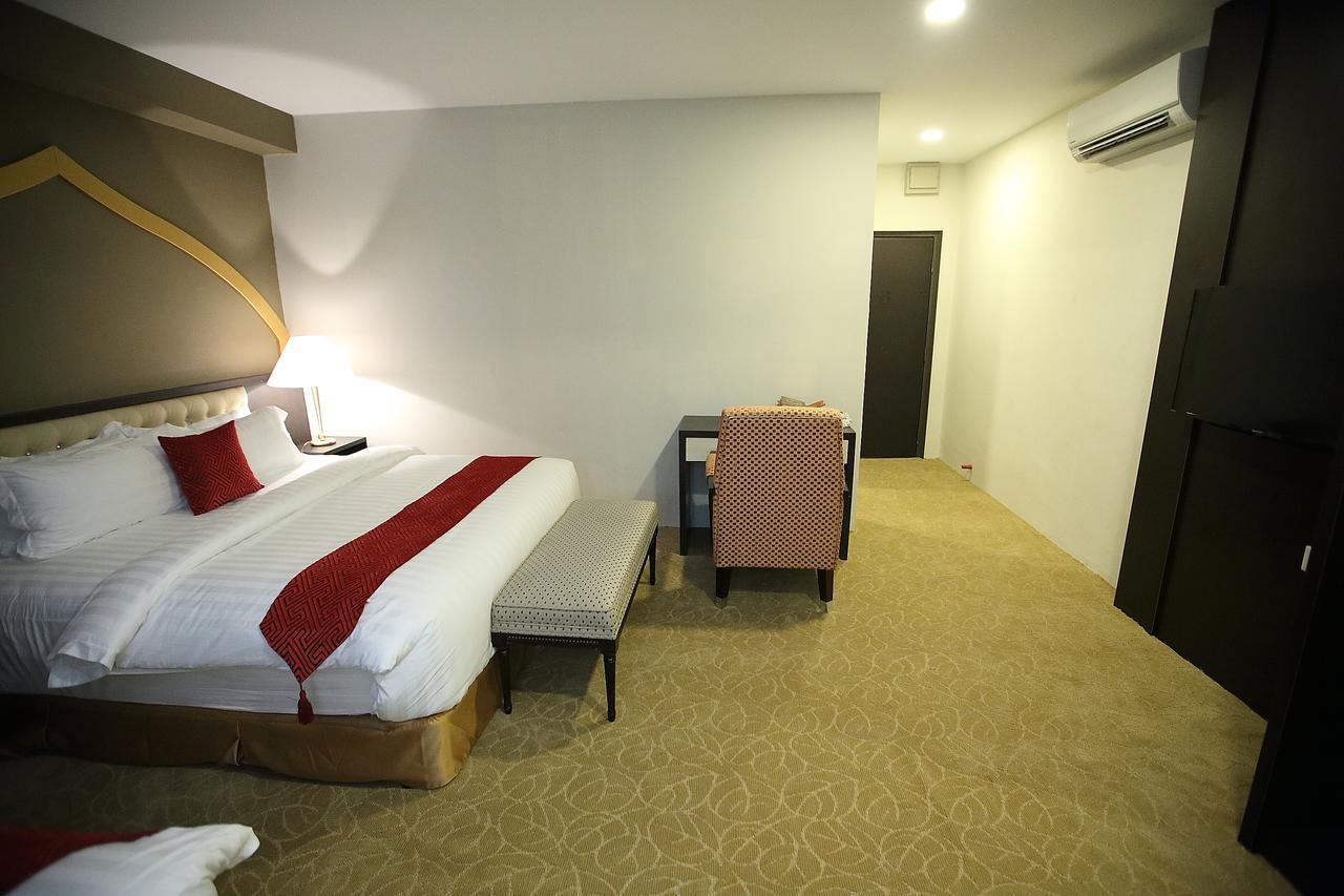 Al Khatiri Hotel Kubang Kerian Extérieur photo