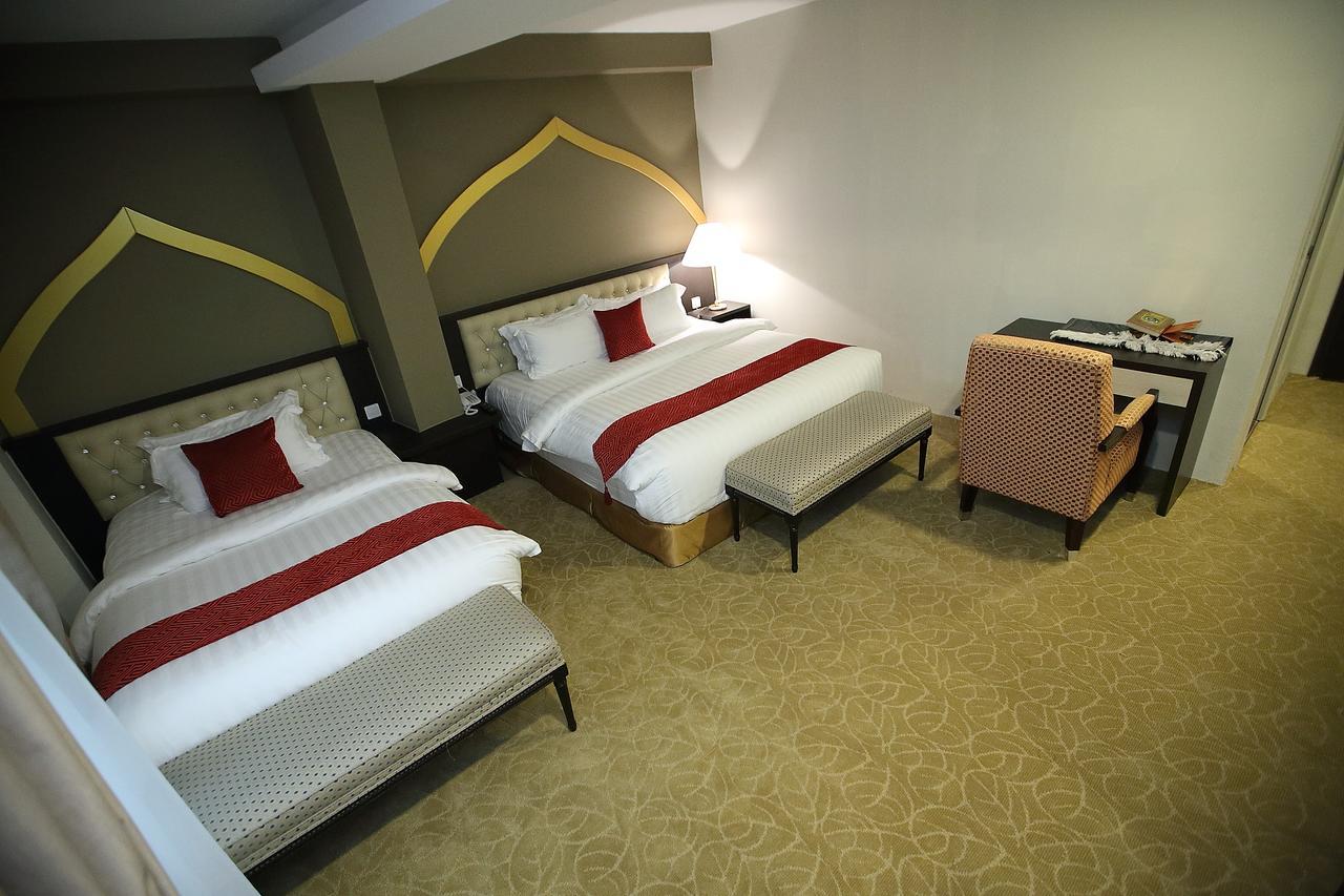 Al Khatiri Hotel Kubang Kerian Extérieur photo